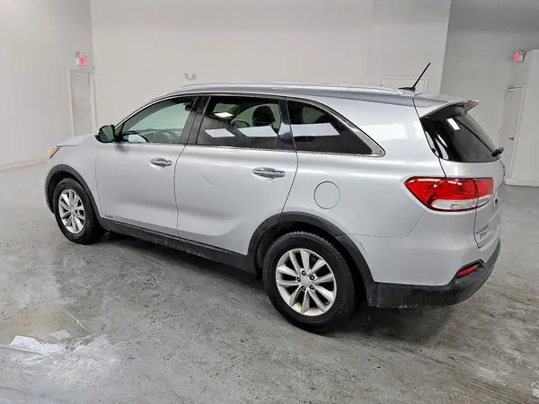 5XYPGDA30HG304199 2017 KIA SORENTO - Image 2