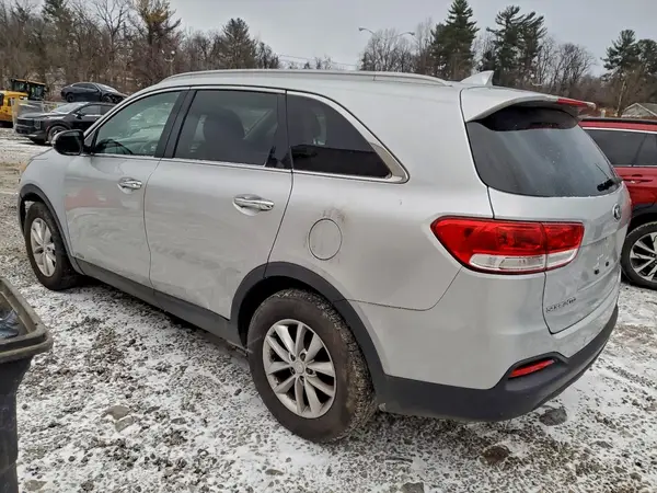 5XYPGDA30JG345793 2018 KIA SORENTO - Image 2