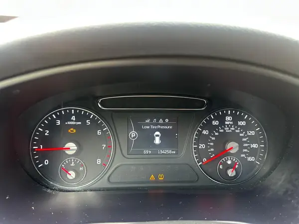 5XYPGDA30JG347351 2018 KIA SORENTO - Image 8