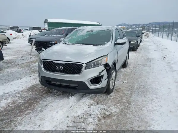 5XYPGDA30JG349276 2018 KIA SORENTO - Image 2