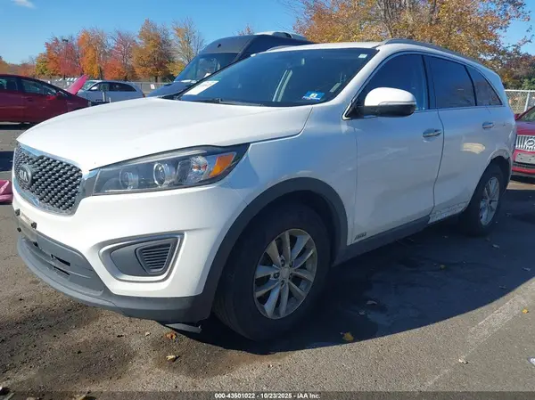 5XYPGDA30JG367602 2018 KIA SORENTO - Image 2