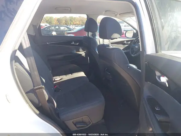 5XYPGDA30JG367602 2018 KIA SORENTO - Image 8
