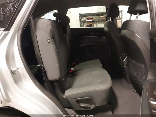5XYPGDA30JG401456 2018 KIA SORENTO - Image 8