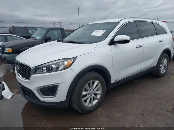 5XYPGDA30JG401621 2018 KIA SORENTO - Image 2