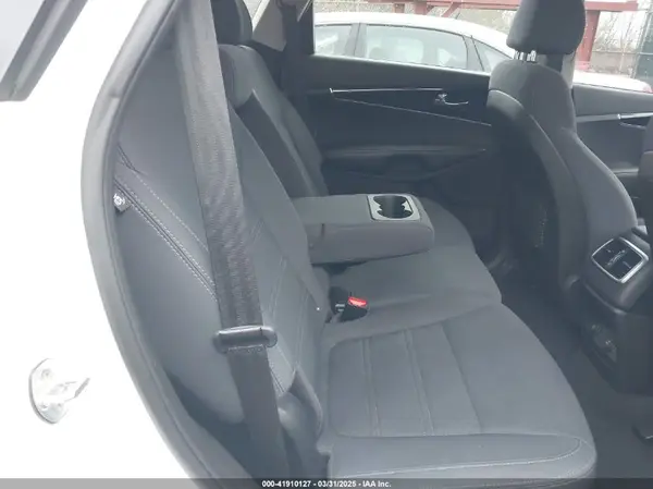 5XYPGDA30JG401621 2018 KIA SORENTO - Image 8