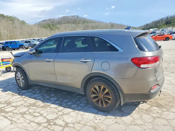 5XYPGDA30JG403708 2018 KIA SORENTO - Image 2