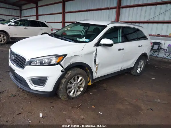 5XYPGDA30JG409072 2018 KIA SORENTO - Image 2