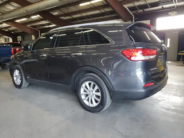 5XYPGDA30JG409332 2018 KIA SORENTO - Image 2