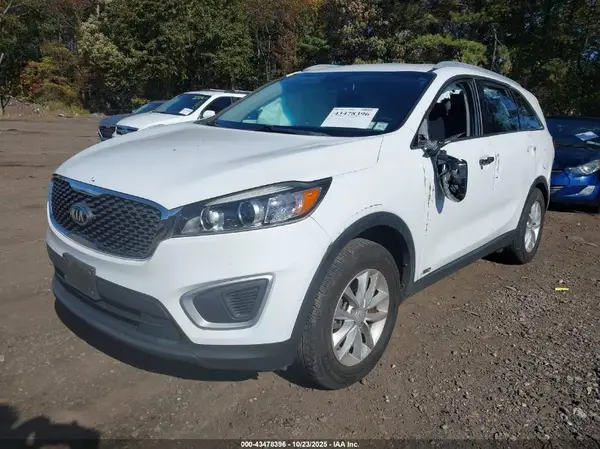 5XYPGDA30JG409721 2018 KIA SORENTO - Image 2