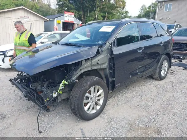5XYPGDA30JG415048 2018 KIA SORENTO - Image 2