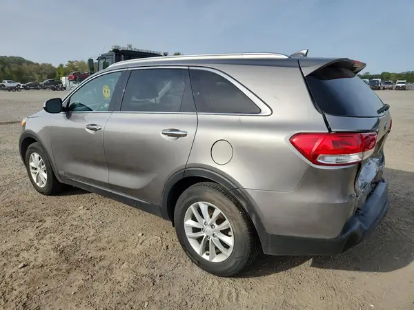 5XYPGDA30JG415230 2018 KIA SORENTO - Image 2
