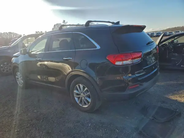 5XYPGDA30JG415812 2018 KIA SORENTO - Image 2