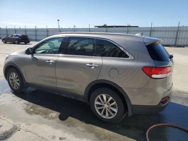 5XYPGDA30JG427345 2018 KIA SORENTO - Image 2