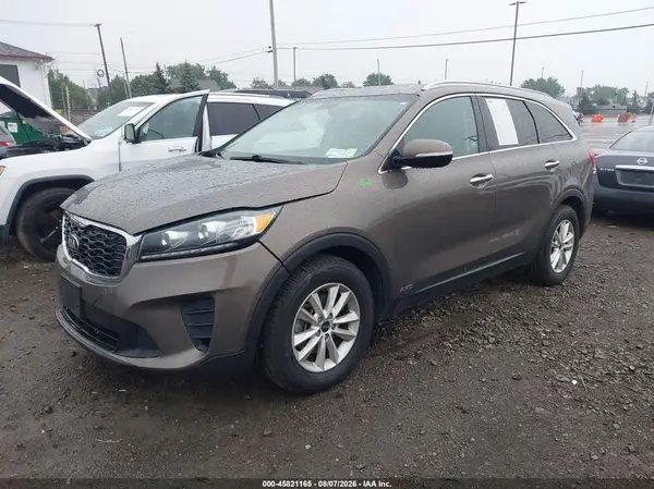 5XYPGDA30KG439500 2019 KIA SORENTO - Image 2