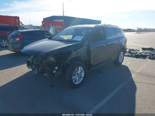 5XYPGDA30KG439688 2019 KIA SORENTO - Image 2