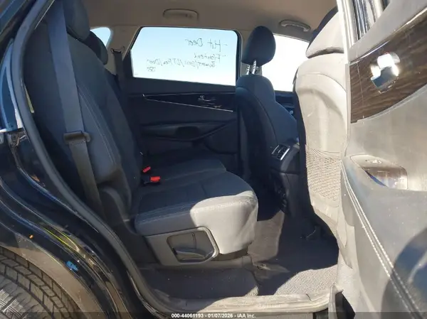 5XYPGDA30KG439688 2019 KIA SORENTO - Image 8