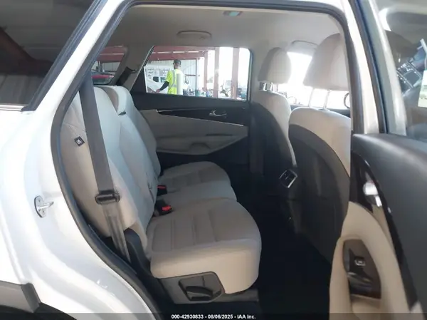 5XYPGDA30KG447399 2019 KIA SORENTO - Image 8