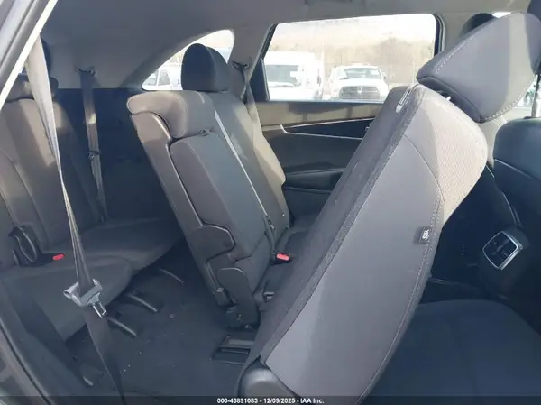 5XYPGDA30KG451663 2019 KIA SORENTO - Image 8