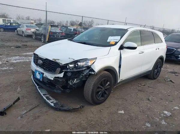 5XYPGDA30KG507858 2019 KIA SORENTO - Image 2