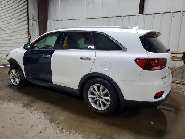 5XYPGDA30KG523056 2019 KIA SORENTO - Image 2