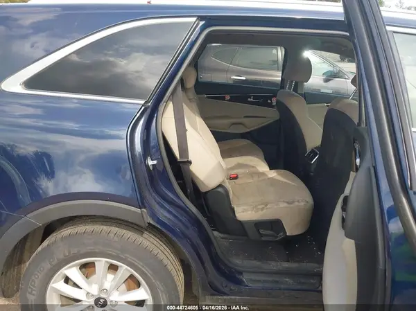 5XYPGDA30KG525454 2019 KIA SORENTO - Image 8