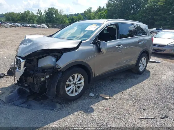 5XYPGDA30KG543257 2019 KIA SORENTO - Image 2