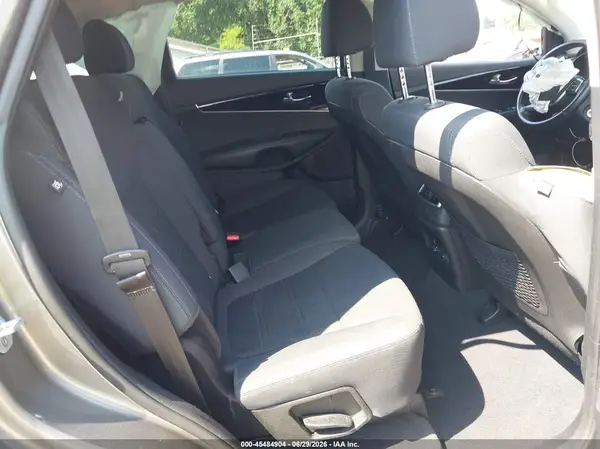 5XYPGDA30KG543257 2019 KIA SORENTO - Image 8