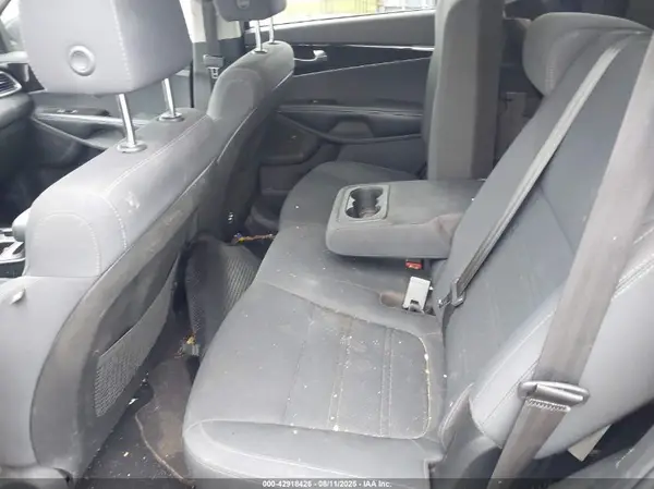 5XYPGDA30KG545610 2019 KIA SORENTO - Image 8
