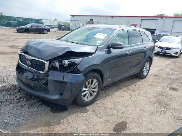 5XYPGDA30KG545767 2019 KIA SORENTO - Image 2
