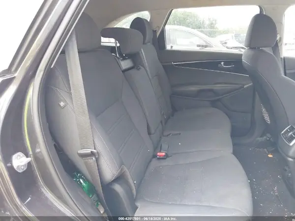 5XYPGDA30KG545767 2019 KIA SORENTO - Image 8