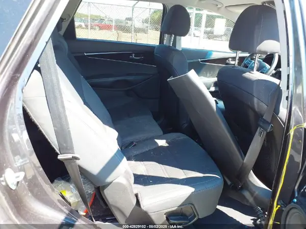 5XYPGDA30KG552587 2019 KIA SORENTO - Image 8