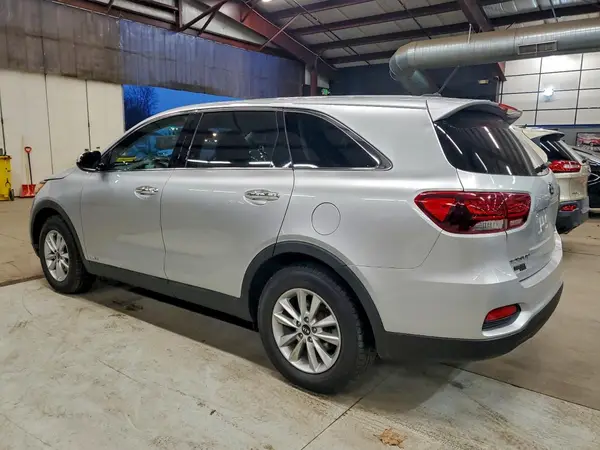 5XYPGDA30KG552654 2019 KIA SORENTO - Image 2