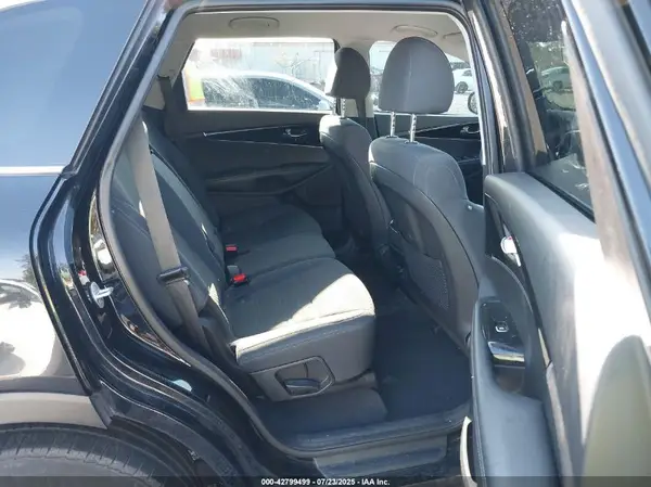 5XYPGDA30KG554615 2019 KIA SORENTO - Image 8