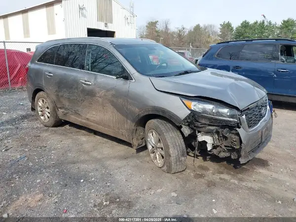 5XYPGDA30KG555943 2019 KIA SORENTO - Image 1