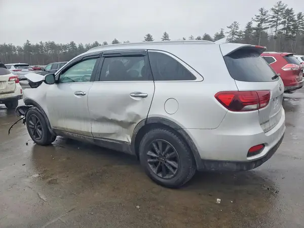 5XYPGDA30KG563184 2019 KIA SORENTO - Image 2