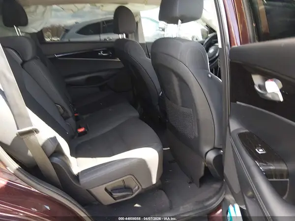 5XYPGDA30KG563282 2019 KIA SORENTO - Image 8
