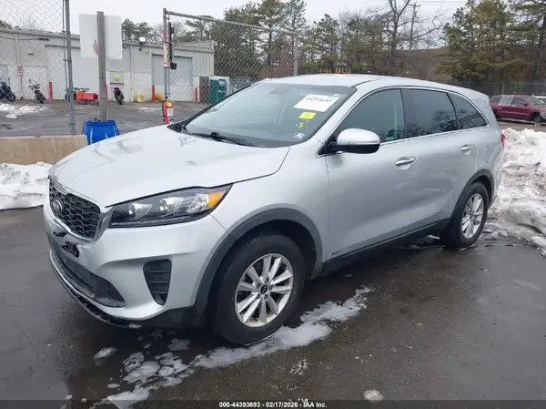 5XYPGDA30KG565386 2019 KIA SORENTO - Image 2