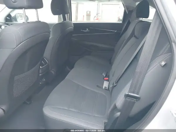 5XYPGDA30KG565386 2019 KIA SORENTO - Image 8