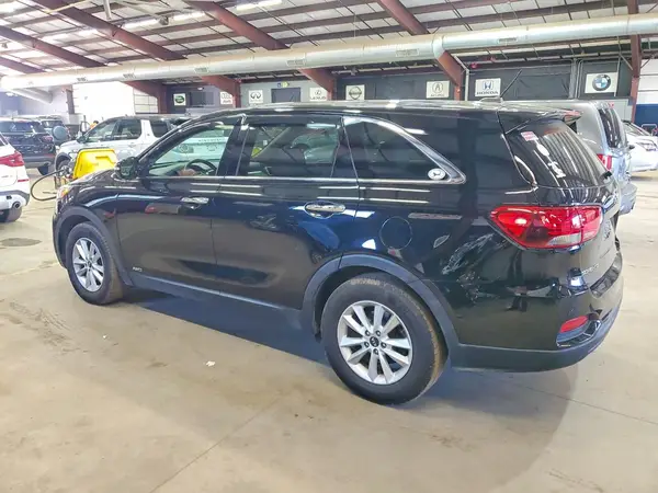 5XYPGDA30KG570359 2019 KIA SORENTO - Image 2