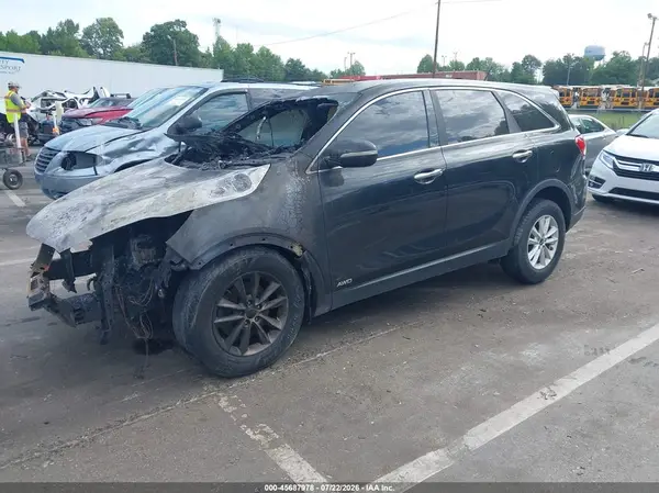 5XYPGDA30KG570958 2019 KIA SORENTO - Image 2