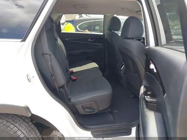 5XYPGDA30KG574475 2019 KIA SORENTO - Image 8