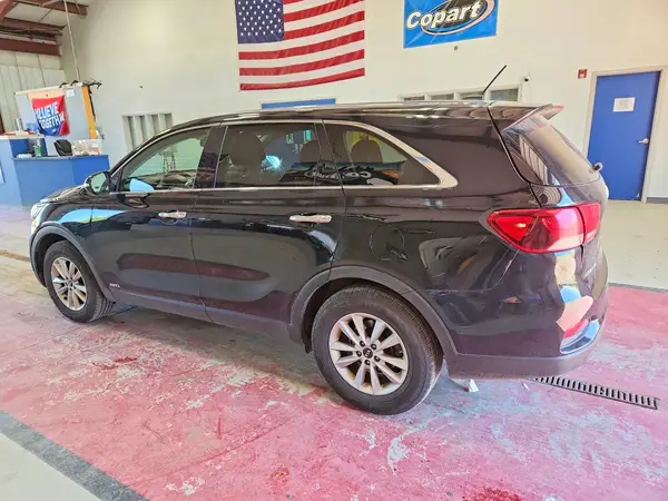 5XYPGDA30KG574606 2019 KIA SORENTO - Image 2