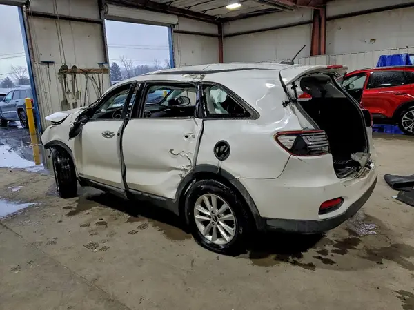 5XYPGDA30KG574945 2019 KIA SORENTO - Image 2