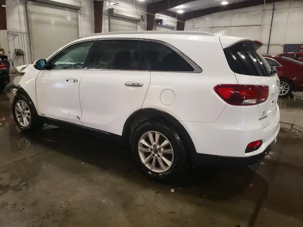 5XYPGDA30KG575478 2019 KIA SORENTO - Image 2