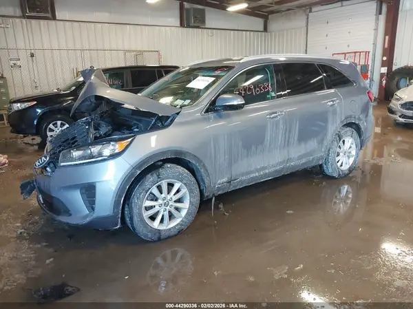 5XYPGDA30KG602761 2019 KIA SORENTO - Image 2