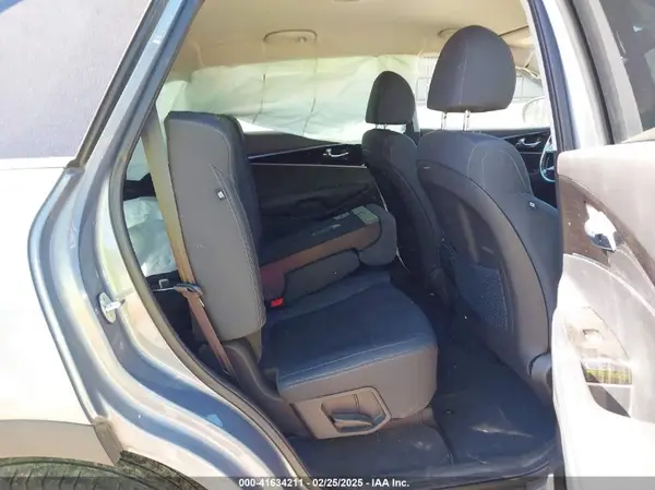 5XYPGDA30KG603585 2019 KIA SORENTO - Image 8