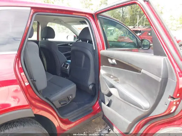 5XYPGDA30LG663884 2020 KIA SORENTO - Image 8