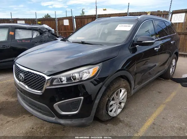 5XYPGDA31GG014469 2016 KIA SORENTO - Image 2