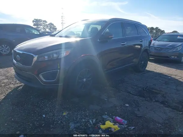5XYPGDA31GG027027 2016 KIA SORENTO - Image 2