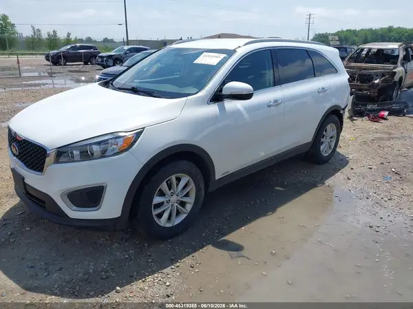5XYPGDA31GG044099 2016 KIA SORENTO - Image 2